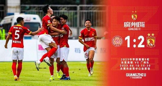 穿扒开跪着让客人打屁股